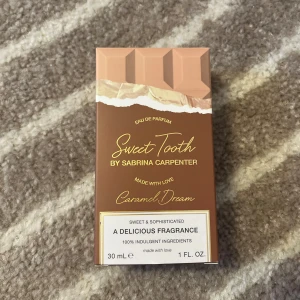 Sweet Tooth Caramel Dream Parfym - Sabrina carpenter parfym. Använd kanske 4 gånger. Säljer pågrund av att jag redan har för många parfymen. Pris kan diskuteras.❤️😍