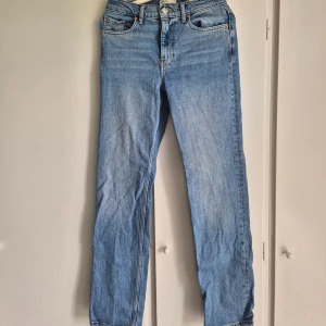 Ljusblå low straight jeans - Jättefina, passar till allt❣️