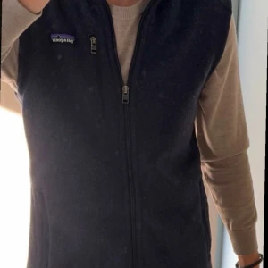 Mörkblå fleeceväst från Patagonia - Mörkblå fleeceväst från Patagonia. Storlek S. Mycket bra skick. Meddela vid frågor! 