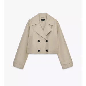 Beige trenchcoat  - Snygg croppad trenchcoat från Zara. Jackan är i princip oanvänd, helt perfekt inför hösten. Den är i M men skulle säga att den är mer en S i passform 