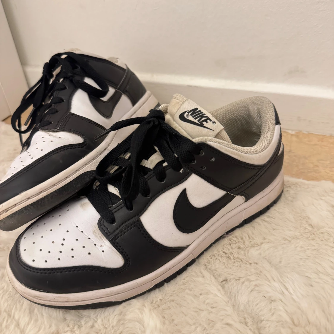 Nike Dunk Low svart/vit sneakers - 3