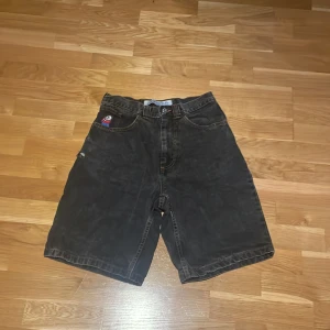 Svarta loose jeansshorts Big Boy - Svart/gråa big Boy jeans shorts i storlek xs   Kostar 1000 nya