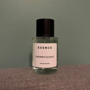 ESSNCE Cherrylicious Eau de Parfum - Säljer då den ej föll mig i smaken, endast testad några sprut💞