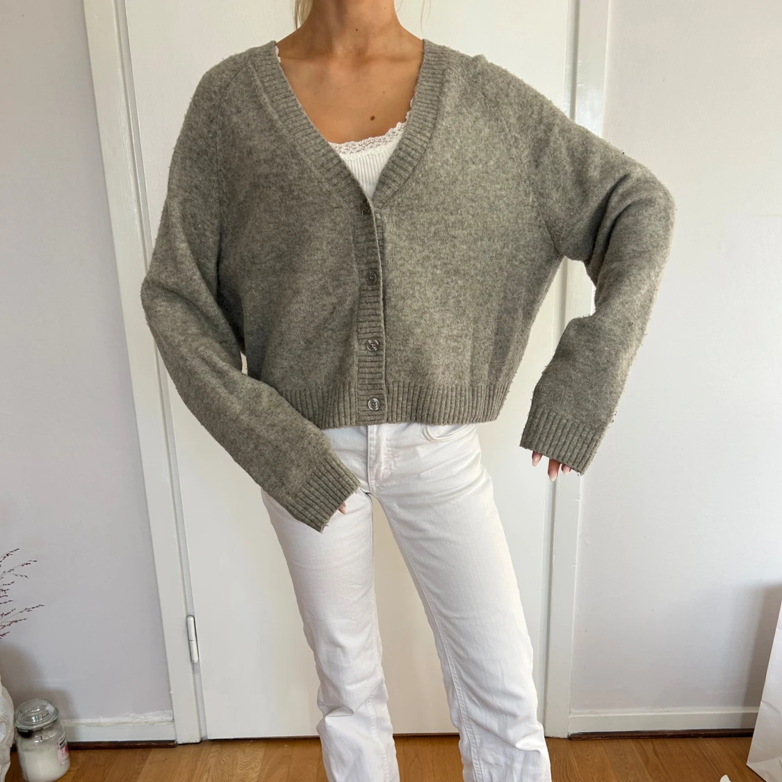 Grå kofta från Zara, croppad