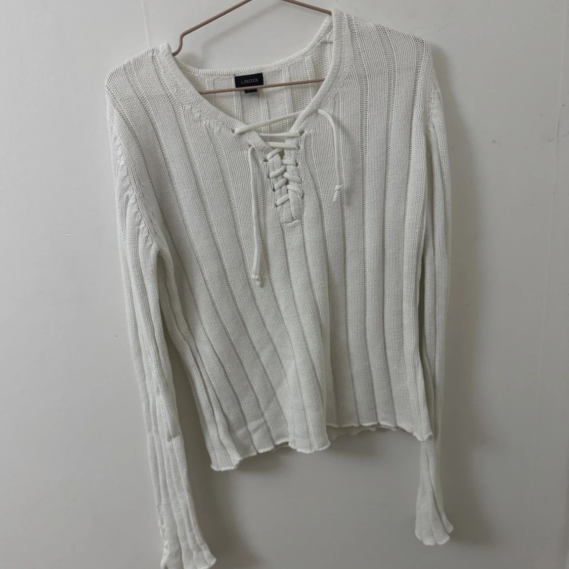 Vit ribbad stickad tröja Lindex S