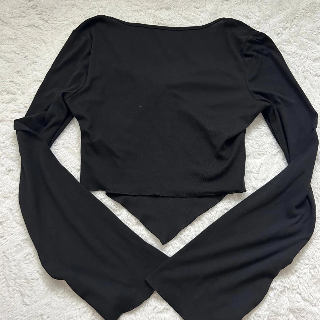 Svart croppad topp från Shein - 4