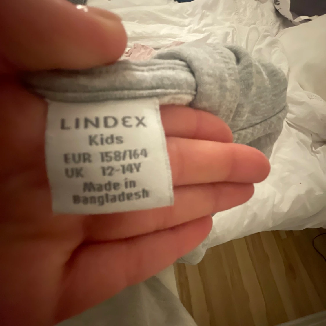 Grå mjukisbyxor och grå mjukiskofta från Lindex Kids