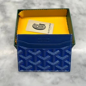 Korthållare - Säljer en stilren och trendig korthållare, aldrig använd