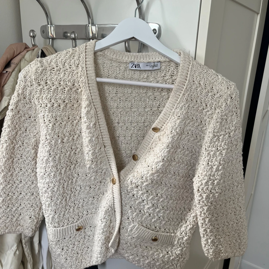 Beige stickad kofta från Zara