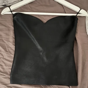 Zara bandeau topp - Säljer då den inte kommer till användning.