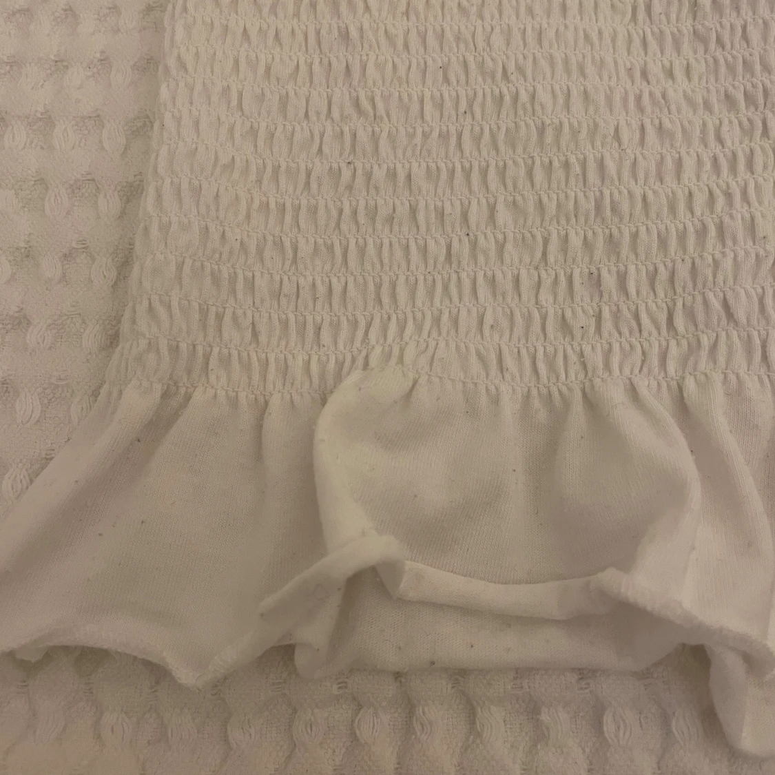 Vit bandeau tubtopp med volang från Vila - 1