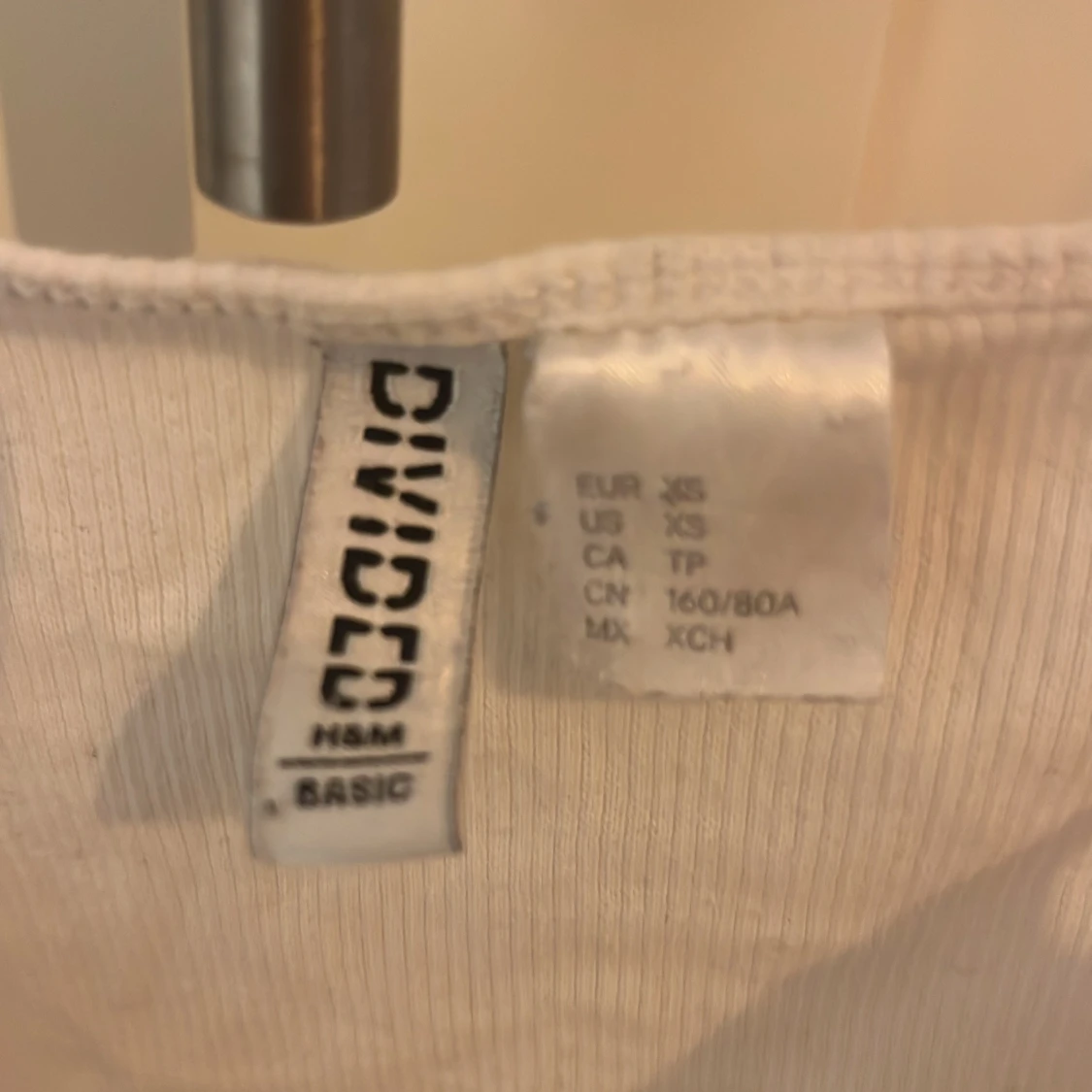 Vit ribbad linnetopp från H&M Divided - 2