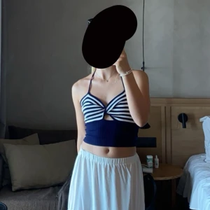 Halterneck topp  - Marinblå stickad randig halterneck topp från cider. Köpt för ett tag sedan men inte använd så mycket. Fortfarande fint skicka 