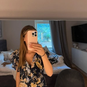 Ralph Lauren Blus - En fin Ralph Lauren blus där det ingår ett linne som man kan ha under blusen. Helt oanvänd och i toppen skick!💕