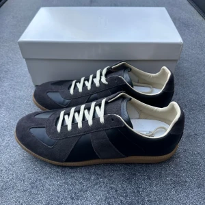 Maison margiela gats  - Riktigt feta gats i storlekarna 43 och 44, box och dustbags fås med, skickar samma dag!