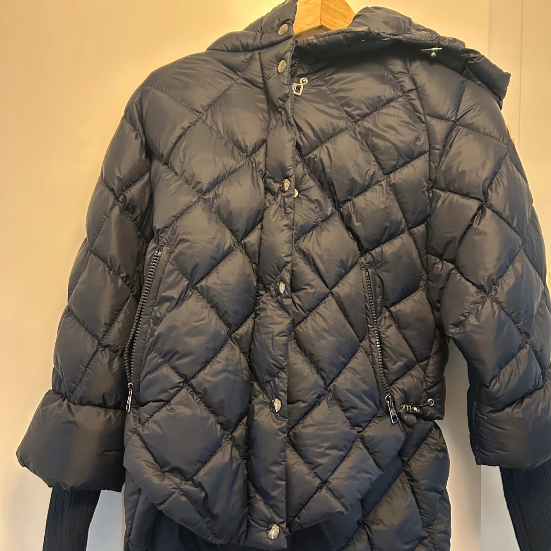 Svart quiltad dunjacka från Moncler