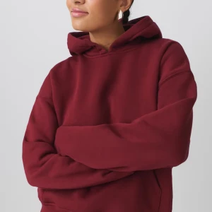 Vinröd hoodie💞💞 - Säljer den här fina vinröda hoodien från gina.  Den passar perfekt till skolan och färgen passar till hösten. Den är jättegosig och använ Max 5 gånger. Sparsamt använd. Köpt för 360 och säljer för 225❣️