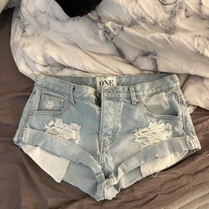 One teaspoon shorts - Säljer då de inte kommer till användning. Storleken är 27 vilket motsvarar S.