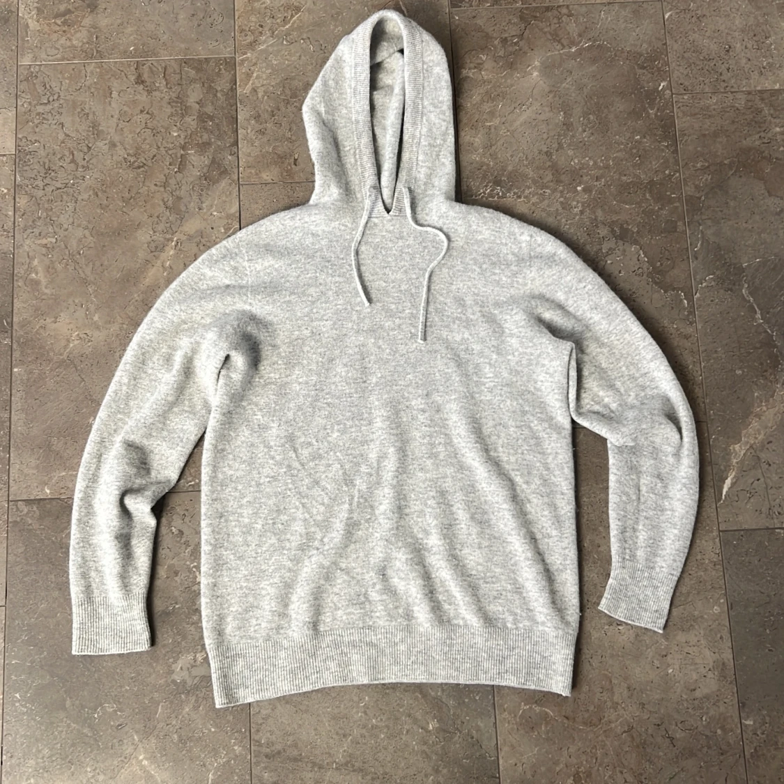 Grå Kaschmir Hoodie  - 1