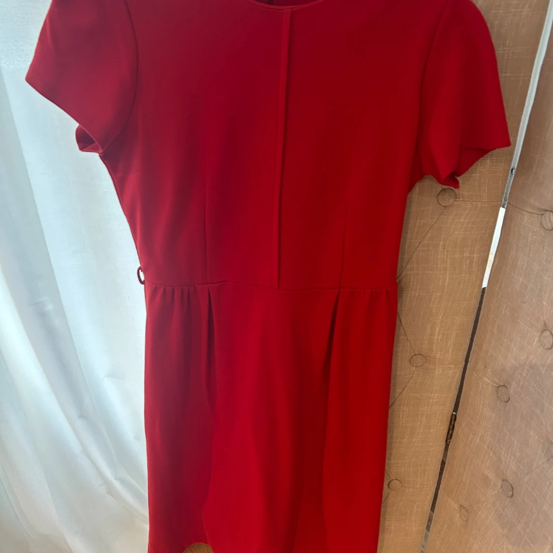 Röd kortärmad klänning från Mango - 1