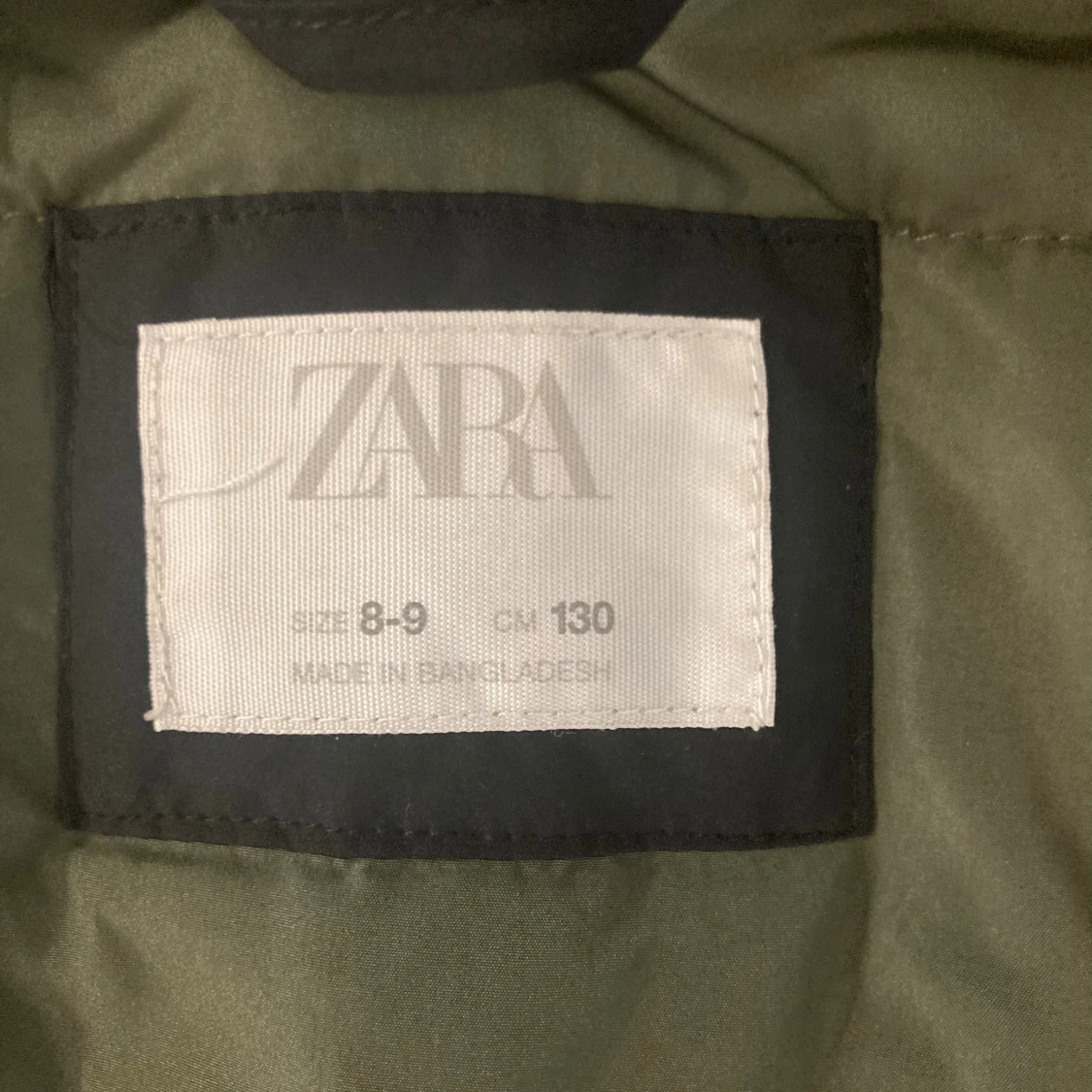 Svart dunväst från Zara, strl 130 - 1