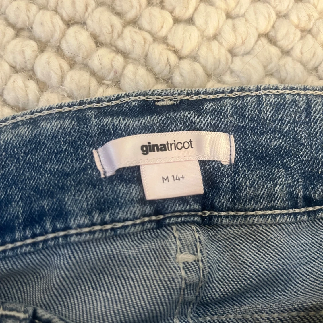 Blå bootcut jeans från Gina Tricot - 2
