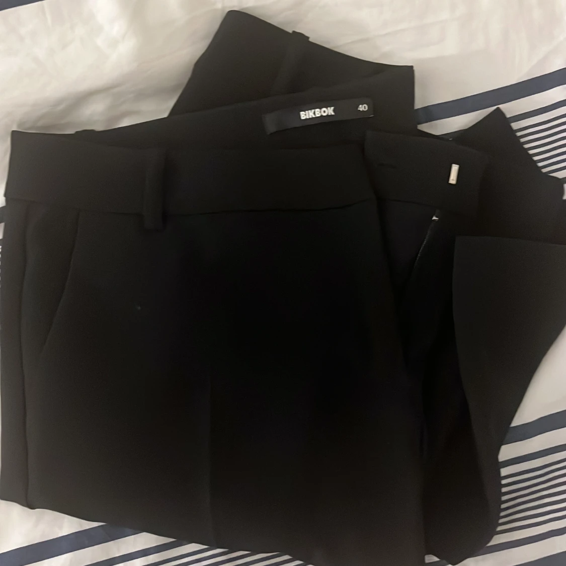 Svarta kostymbyxor  - 2
