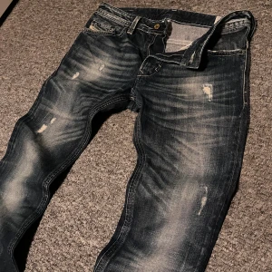 Diesel Jeans - Extremt snygga Diesel jeans med otrolig tvätt. Perfekt skick, som nya. Strl 32/34. Hör av er vid funderingar!!