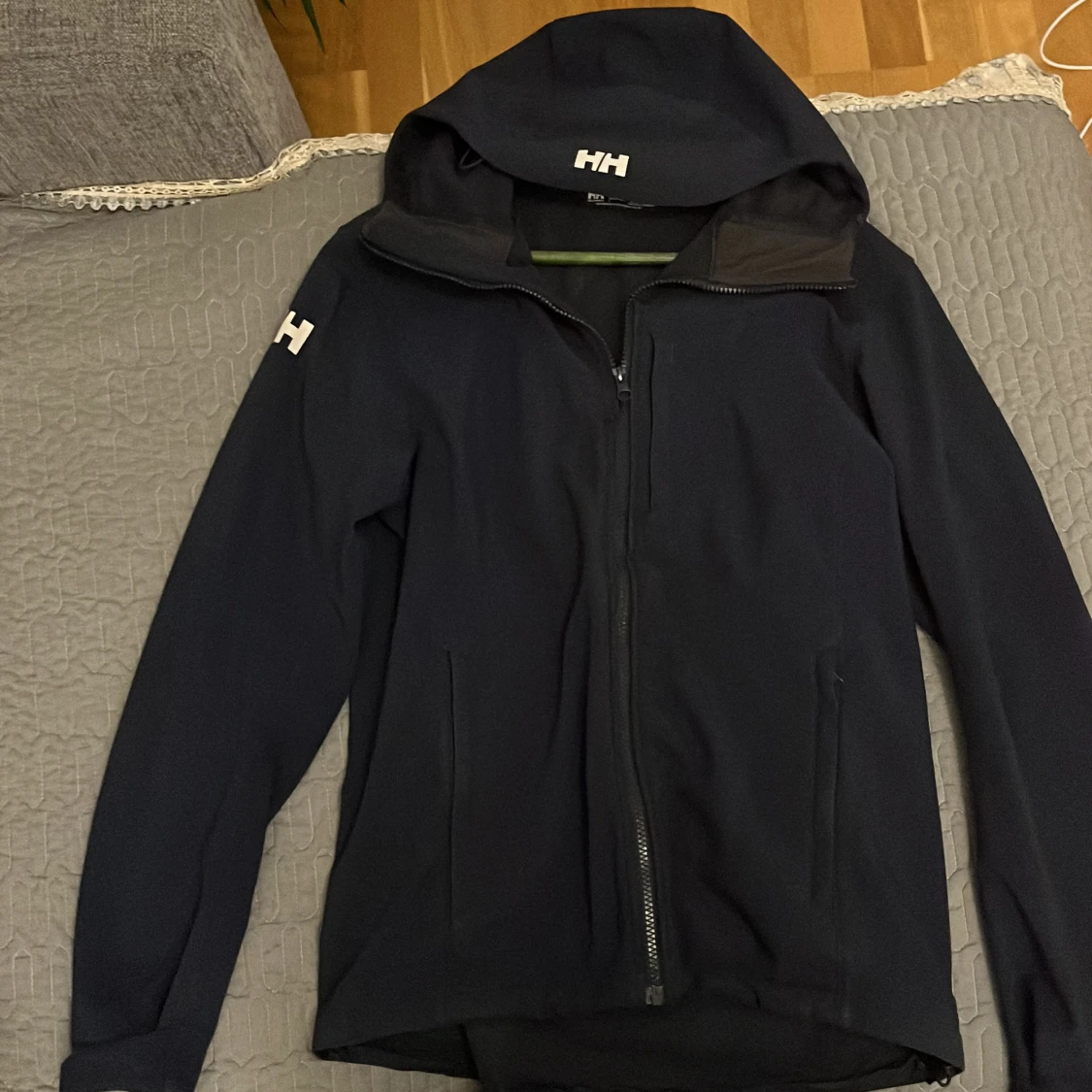 Mörkblå jacka från Helly Hansen