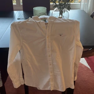 Gant skjorta - Gant skjorta med bra skick och använt en del gånger men det funkar bra och sitter bra. 