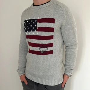 Lexingotin sweatshirt med usa flagga - Lexington sweatshirt | Mycket bra skick | Size - M | Pris 449 | Hör av dig vid minsta fråga eller fundering📩