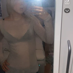 intimissimi tröja - beige intimissimi tröja i storlek xs/s, köpt här på plick för ca ett år sen men används inte så mycket längre. pris kan alltid diskuteras. 