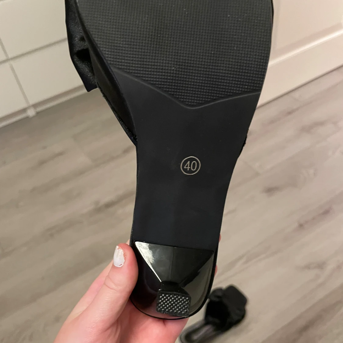 Svarta pumps med rosett, storlek 40 - 1