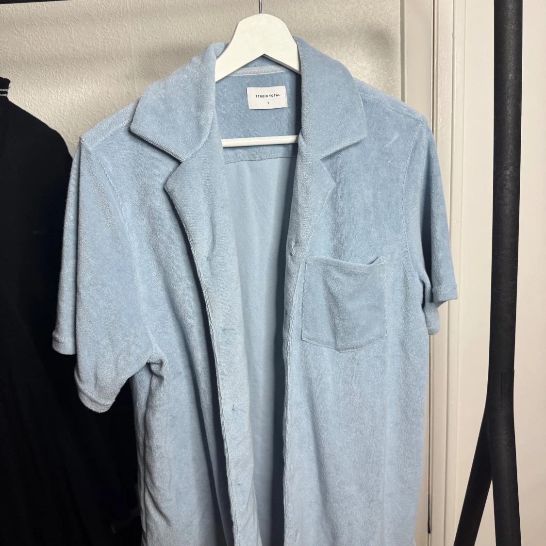 Ljusblå frottéskjorta Studio Total
