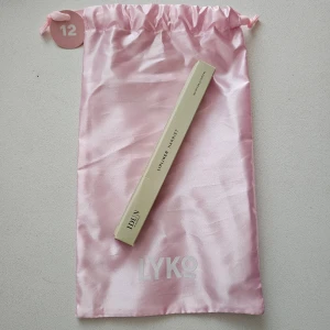 IDUN Minerals Lipliner Harriet 302 - IDUN Minerals läppenna i färgen Harriet 302. Vikt: 0,35 g / 0.012 oz.  Ord pris 169kr