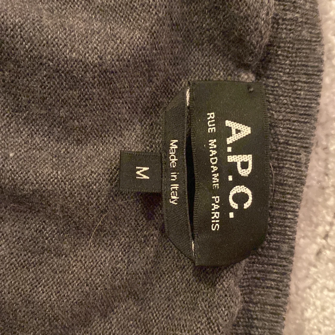 Mörkgrå stickad tröja från A.P.C. - 2