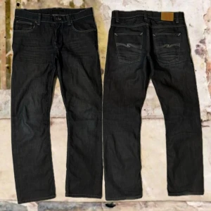 Nudie StraightSven - Tjena! Säljer dessa riktigt snygga vintage Nudie jeans, modellen är straight Sven som inte längre tillverkas, längre, Midja-44/ Längd-109,5/ Benöppning-22, hör av dig vid funderingar!🙌