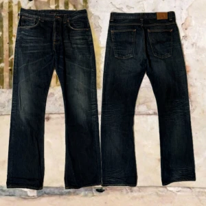 Nudie RegularAlf - Tjena! Säljer dessa sjukt feta Bootcut Nudies, W34/L34, modellen väger 87kg och är 186cm, Midja-43,5/ Längd-113/ Benöppning-23, hör av dig vid funderingar!🙌