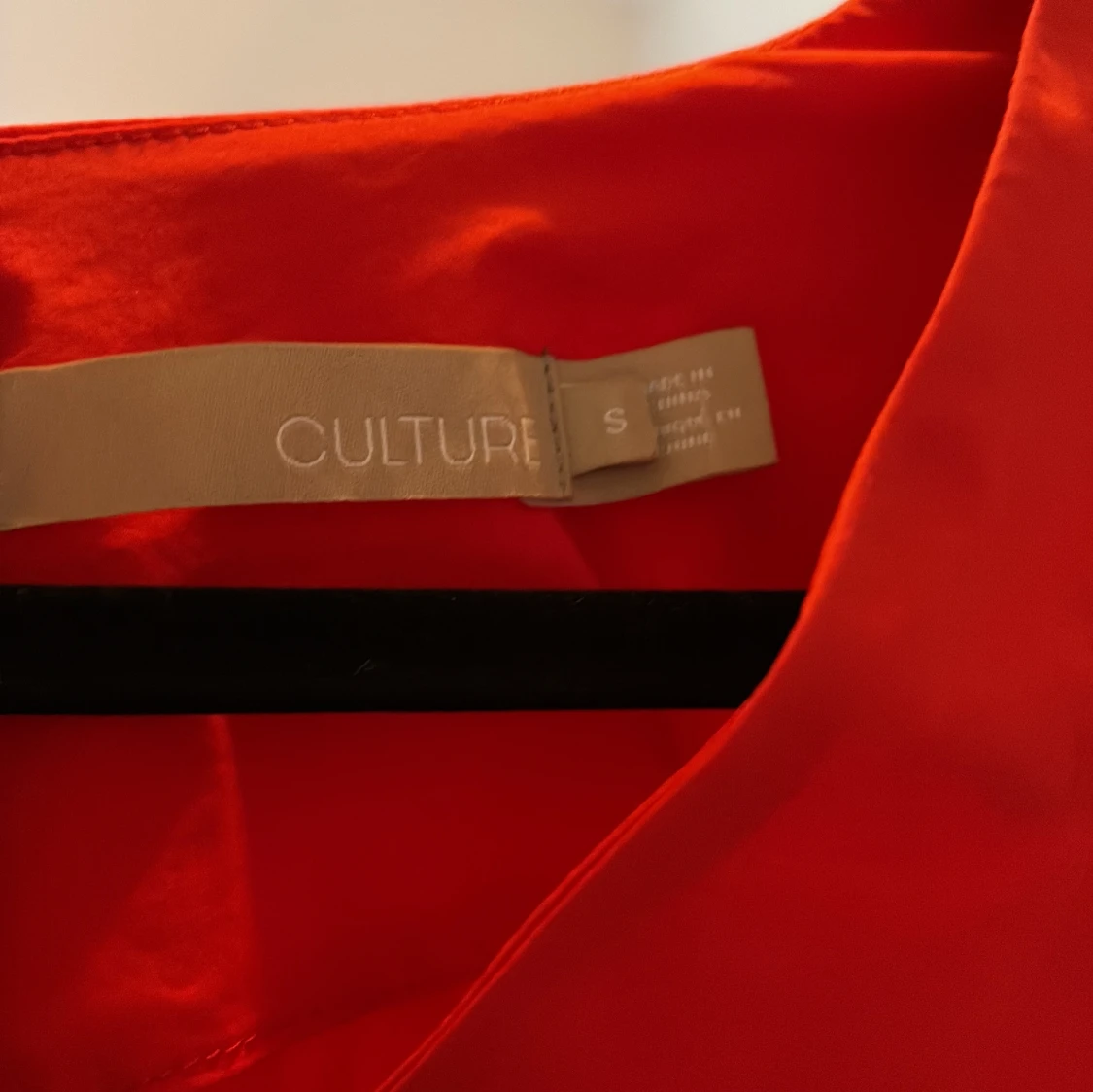 Röd långärmad klänning från Culture - 1