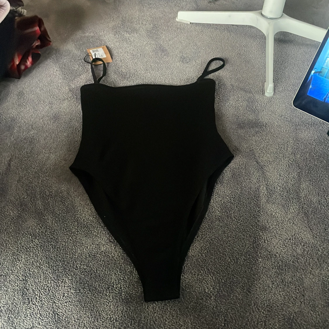 Svart body från Boohoo