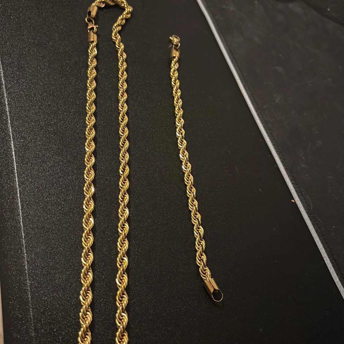 Guldpläterat halsband och armband - 1