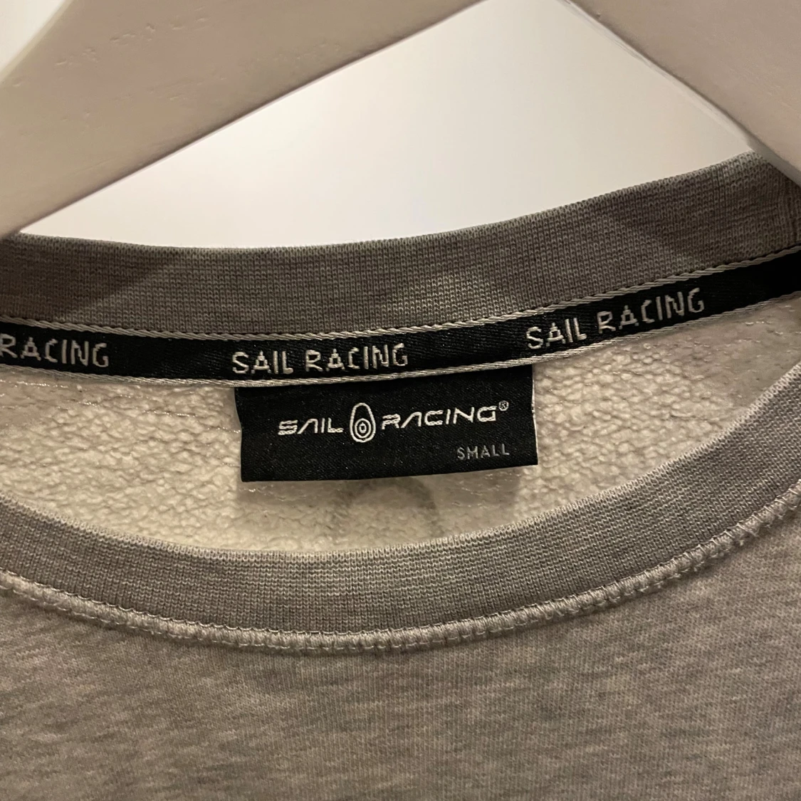 Grå Sail Racing sweatshirt S - 2
