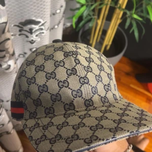 Gucci keps - Helt nya med tags o en plast påse. Skriv vilken färg du vill ha och kol privat för flera bilder 