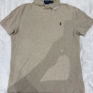 Ralph Lauren pike - Säljer min Piké från märket Ralph Lauren, väldigt bra skick, använt några gånger bara