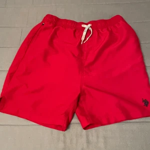US Polo ASSN - Ett par sköna polo ASSN Badbyxor perfekta för simning och är inte använda alls.Priset kan diskuteras 