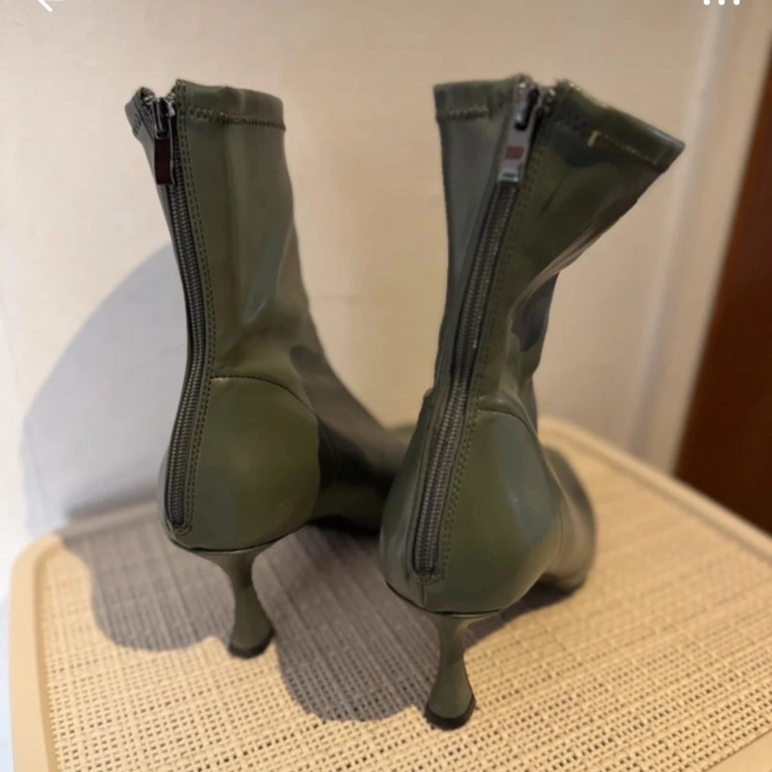 Gröna stövletter med klack och dragkedja - 1