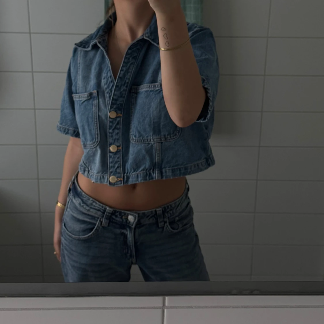 Blå wide jeans med låg midja från Hm& jeans top från Zara