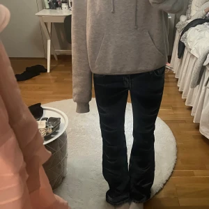 Coola weekday jeans - Unika jeans från weekday. Använd få gånger. Storlek 26. 