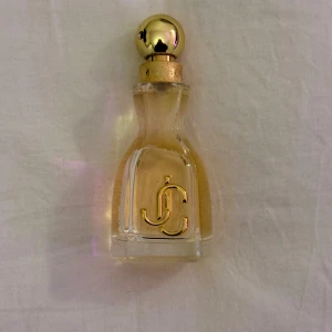 Jimmy Choo  - Jimmy choo i want choo parfym i 40ml som luktar supergott med ca hälften kvar i flaskan💕
