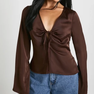 satin blus - helt ny satin blus, med lapparna kvar! storlek 34